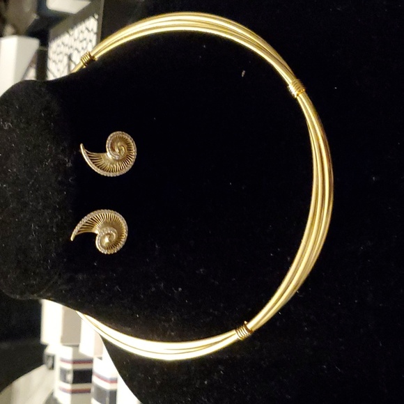 Cord and earing - Picture 1 of 4